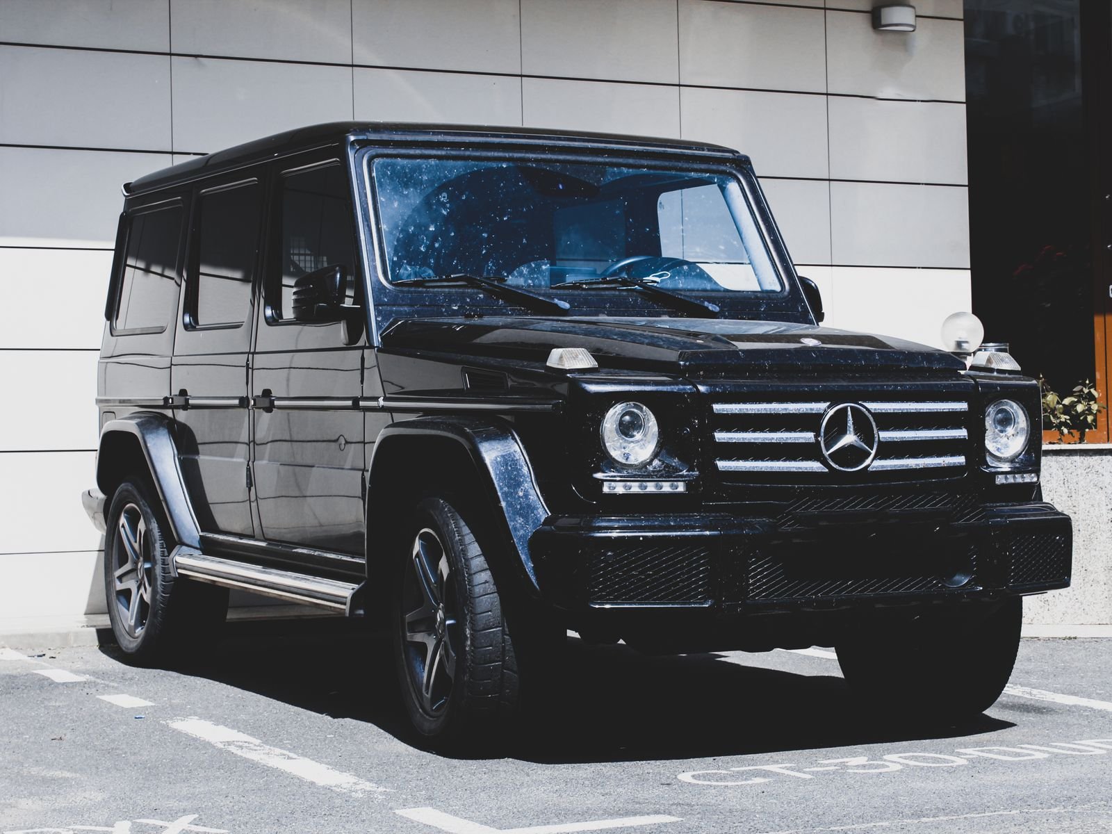 Luxury SUV &mdash; Haven Stays chauffeur and rental fleet, Dubai